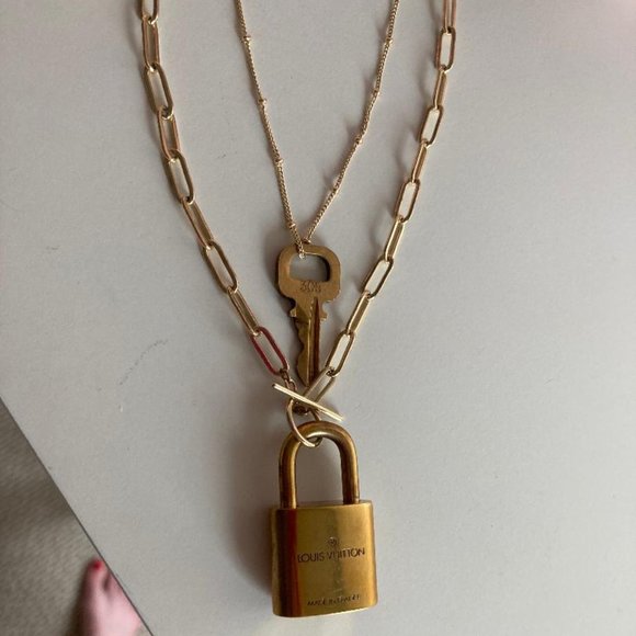 Louis Vuitton #305 lock and key necklaces - Picture 3 of 3
